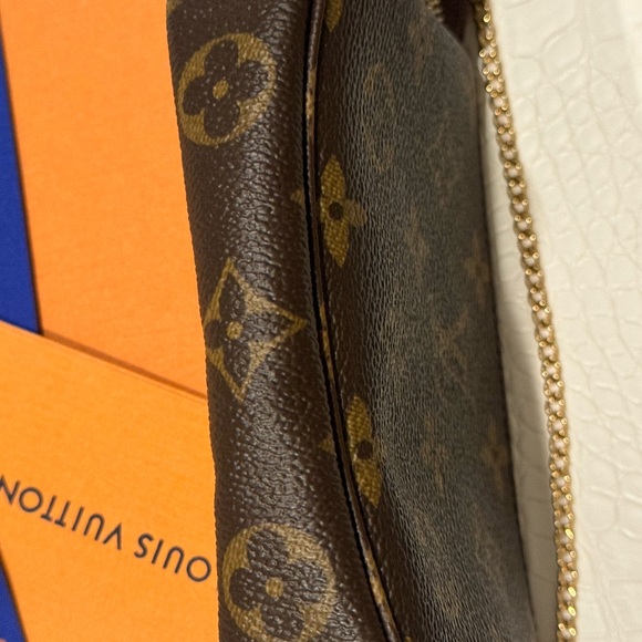 NWT LV mini Pochette Christmas collection 2022! - Picture 12 of 16